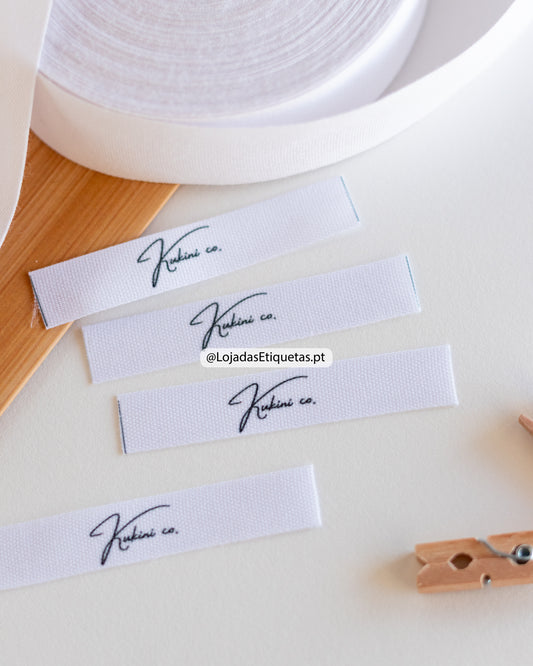Etiquetas para roupa personalizadas com impressão de logotipo