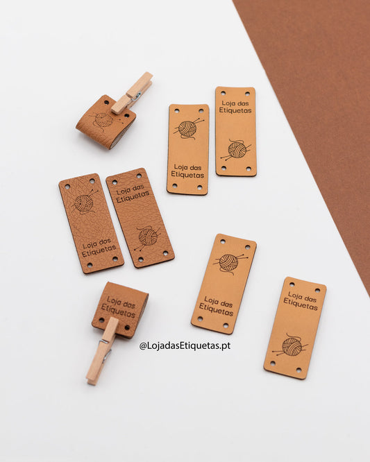 Etiquetas em napa personalizadas com logotipo