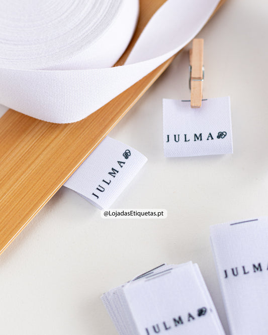 Etiquetas têxteis personalizadas com logotipo e impressão a cores