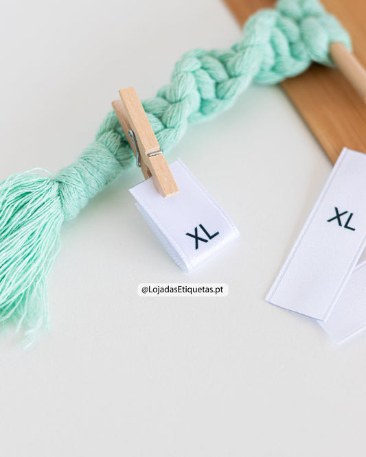 Etiquetas de Tamanhos em cetim para coser dobradas