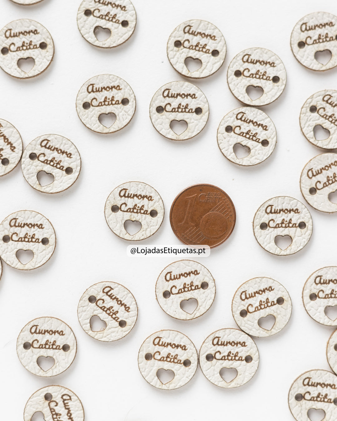 Etiquetas em napa personalizadas com logotipo