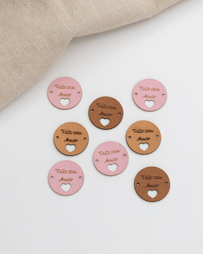 Etiquetas em napa personalizadas com logotipo