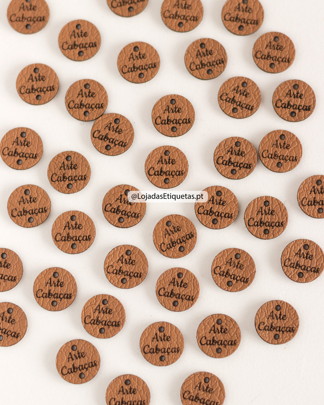 Etiquetas em napa personalizadas com logotipo