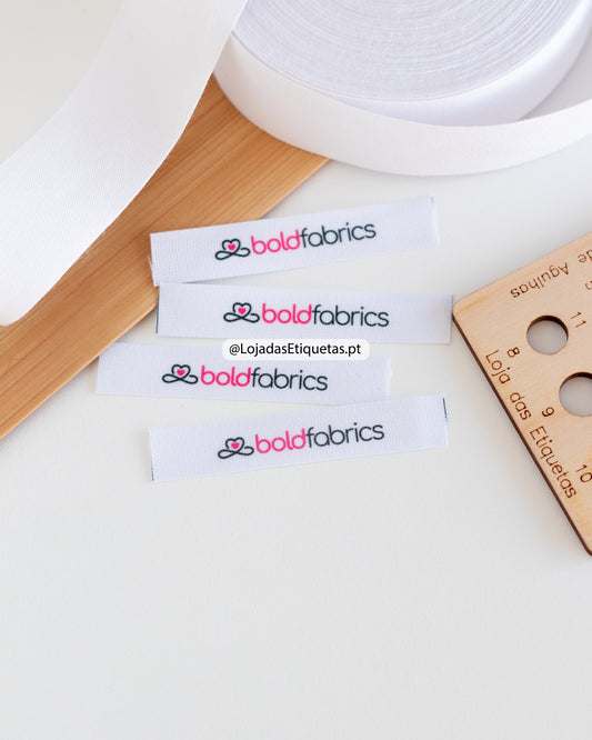 Etiquetas em tecido para roupa personalizadas com logotipo com impressão a cores
