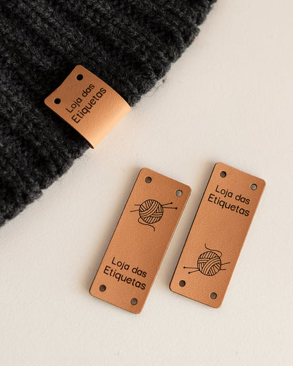 Etiquetas em napa personalizadas com logotipo