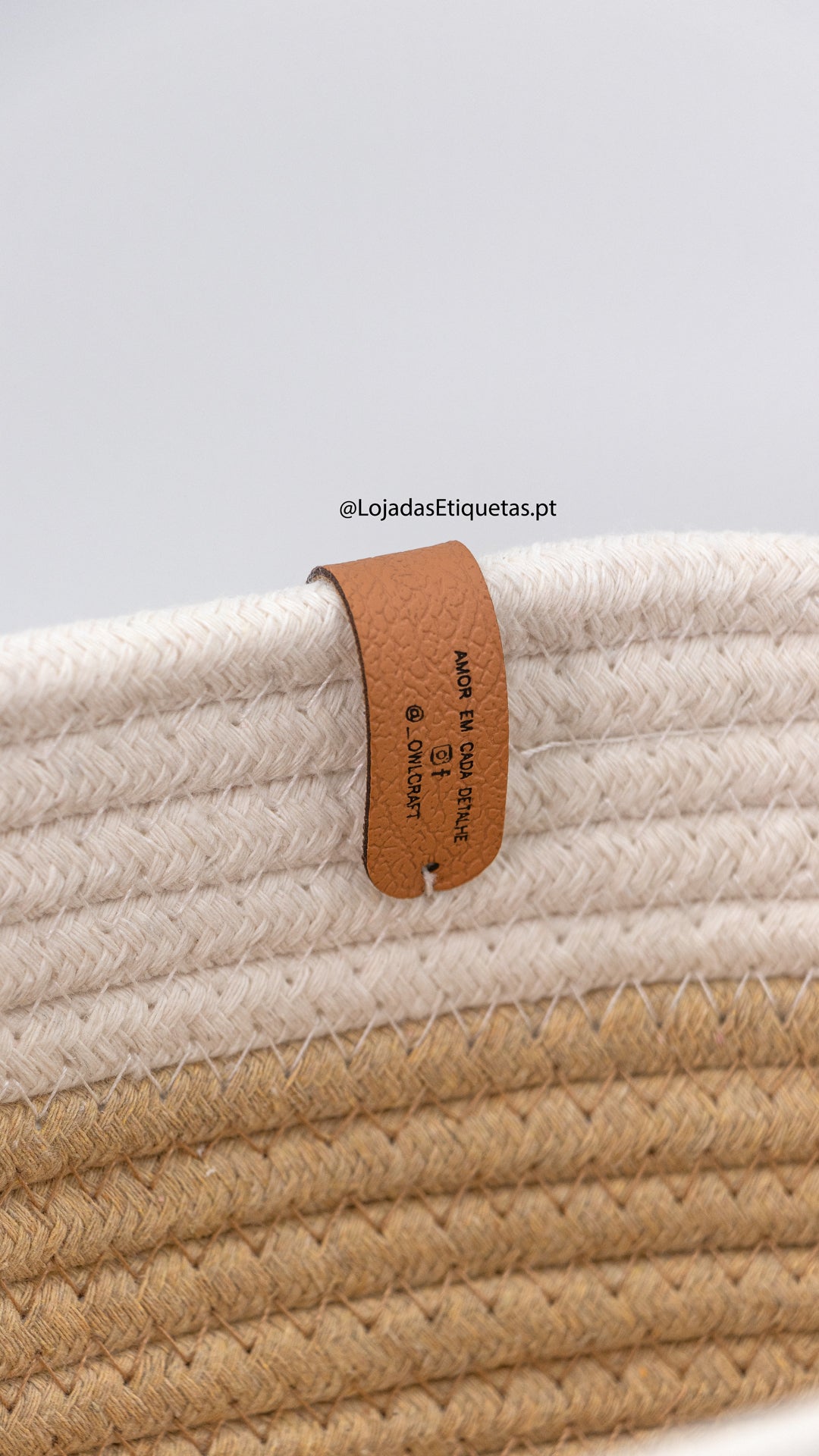 Etiquetas dobráveis em napa personalizadas com logotipo