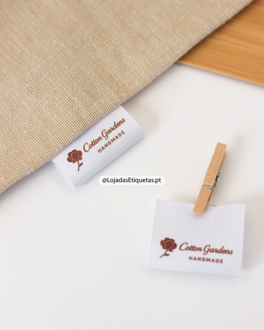 Etiquetas têxteis personalizadas com logotipo e impressão a cores