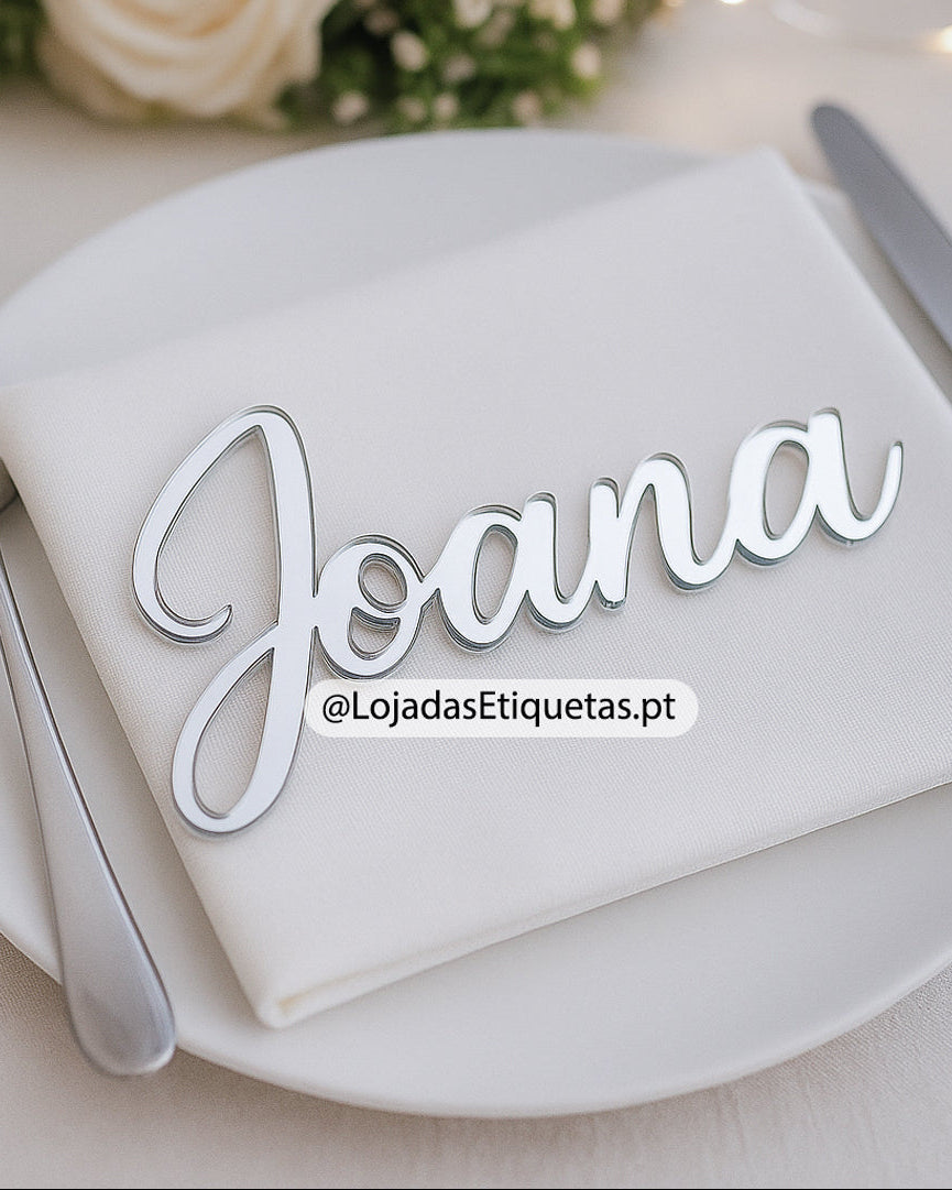 Nome Personalizado em Acrilico Prateado para marcação de lugar em casamentos ou cerimónias com a descrição Joana.